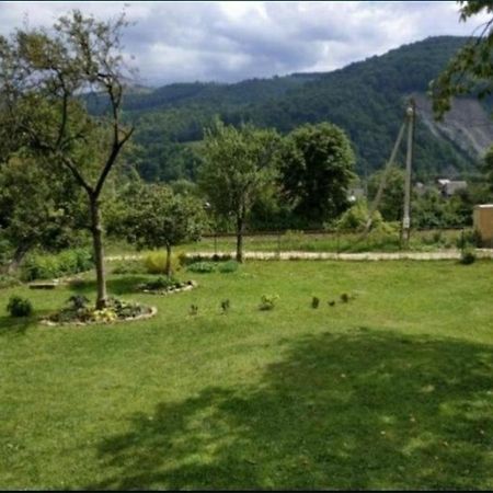 V Ulyanu Hotel Яремче Екстериор снимка