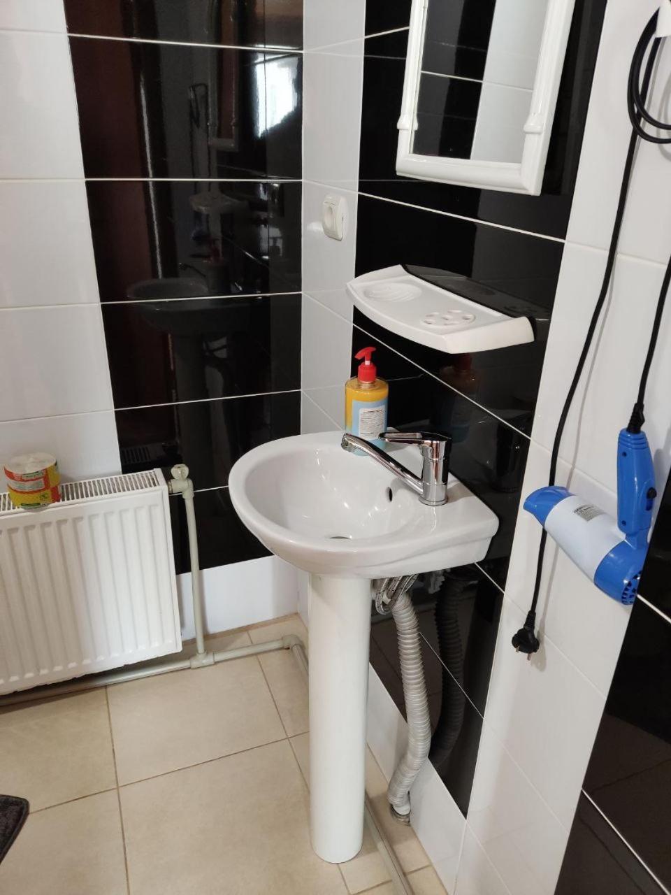 V Ulyanu Hotel Яремче Екстериор снимка