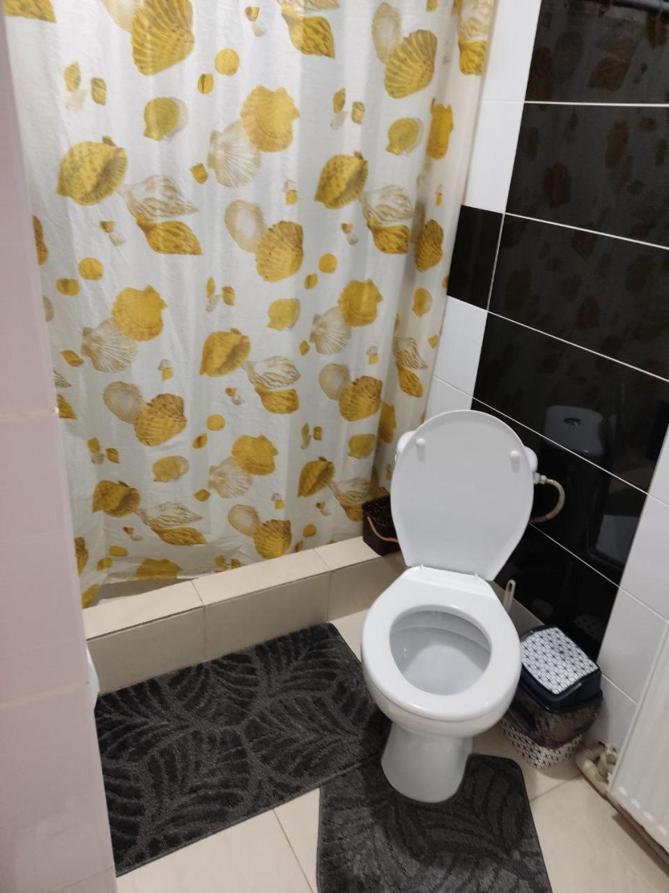 V Ulyanu Hotel Яремче Екстериор снимка